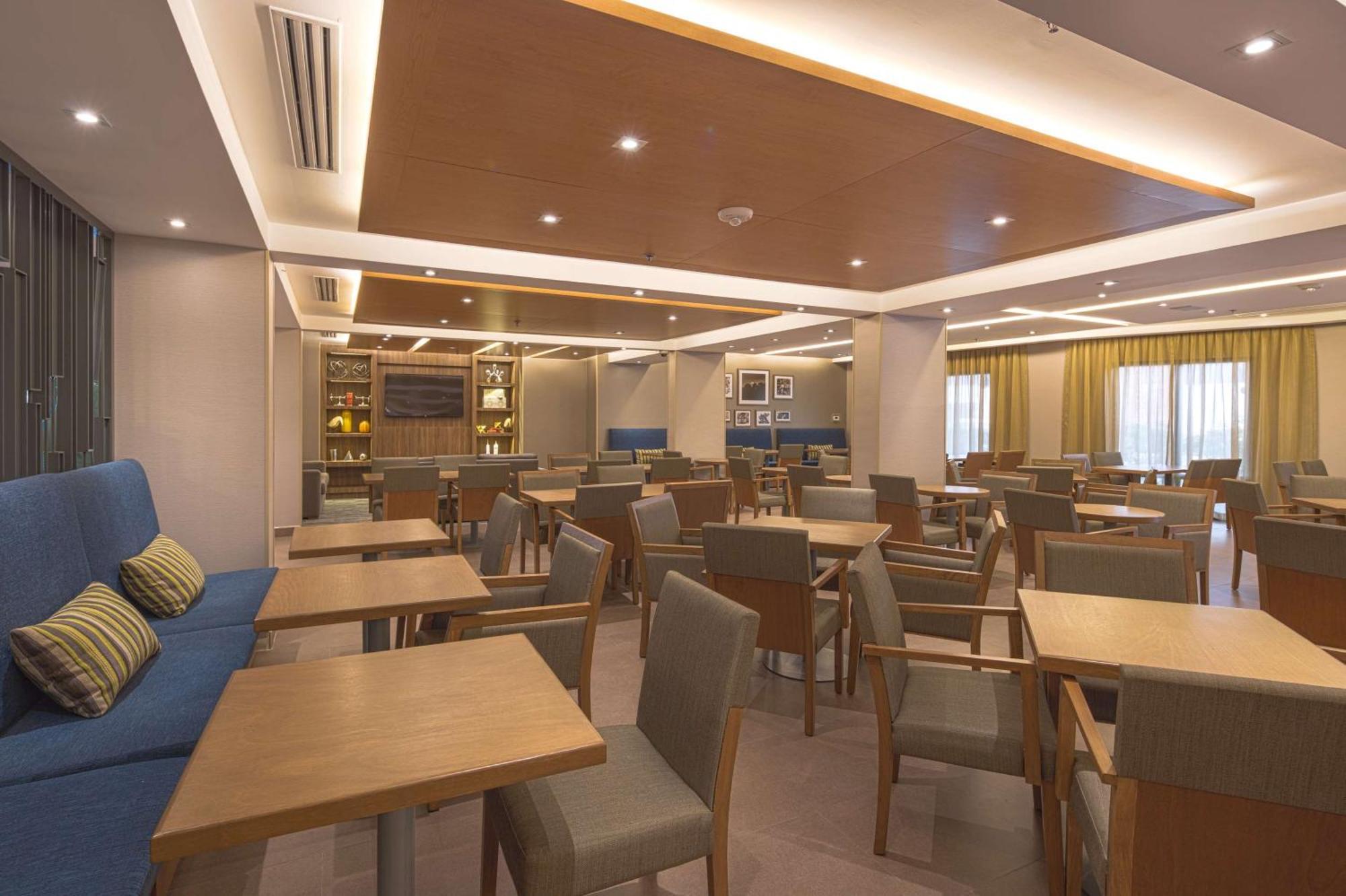 Hampton By Hilton Monterrey Galerias Obispado Exterior photo
