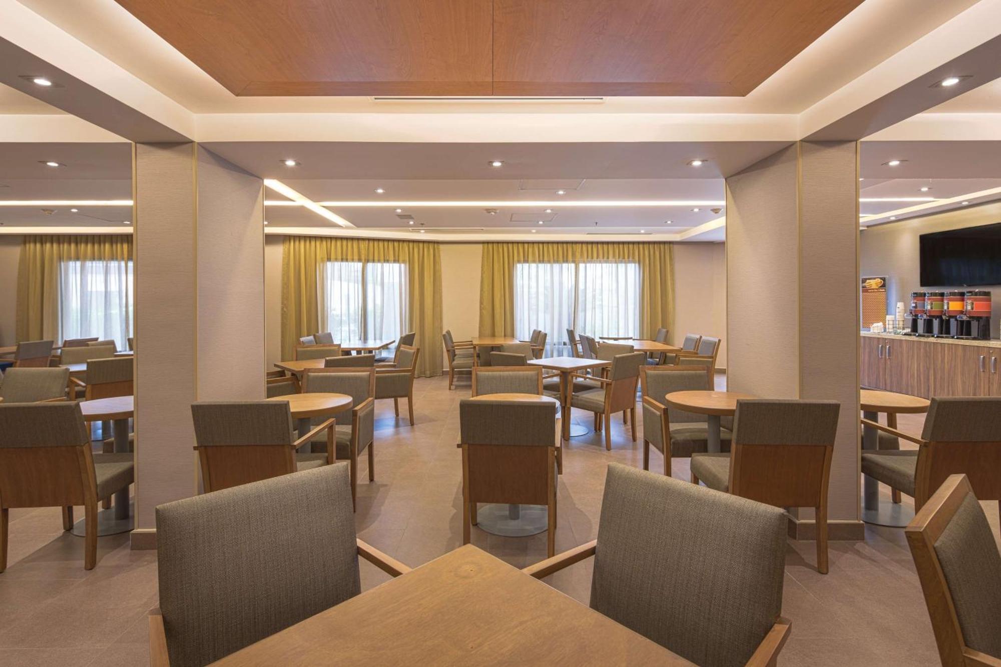Hampton By Hilton Monterrey Galerias Obispado Exterior photo
